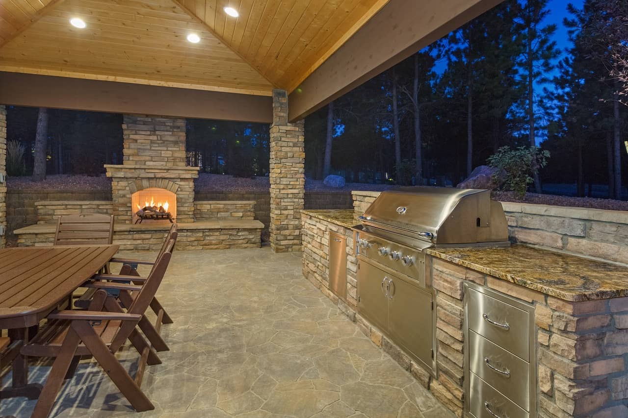 Choose right materials for outdoor kitchen