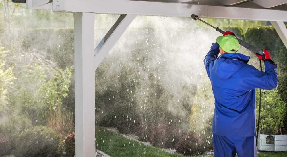 cleaning roof